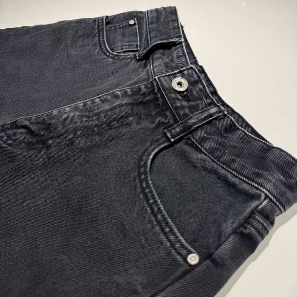 ๐๏ธ4 for 20$ / Zara High Rise Denim Shorts / Black / 2 - Picture 2 of 4